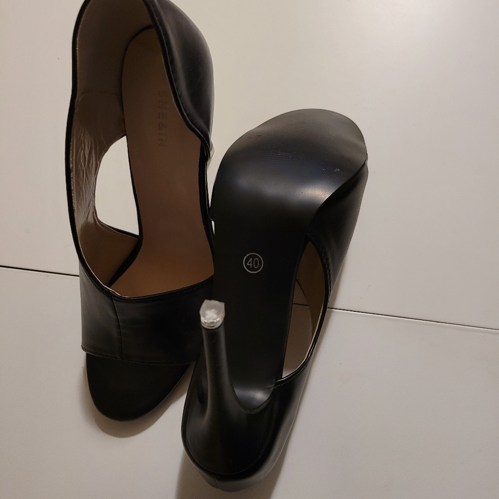 Shoes - Picture 2 of 3